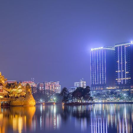 Wyndham Grand Yangon Hotel Bagian luar foto