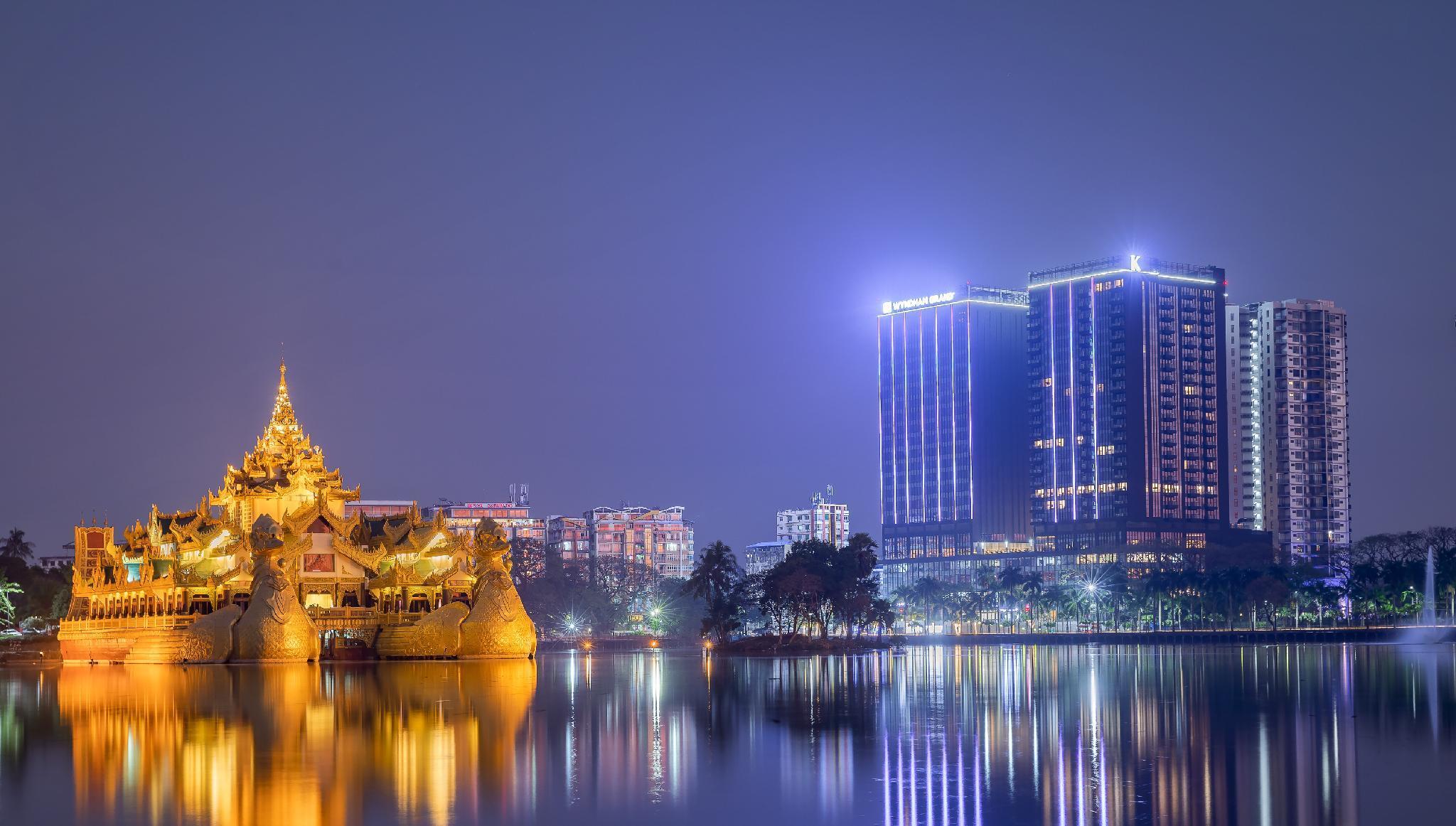 Wyndham Grand Yangon Hotel Bagian luar foto
