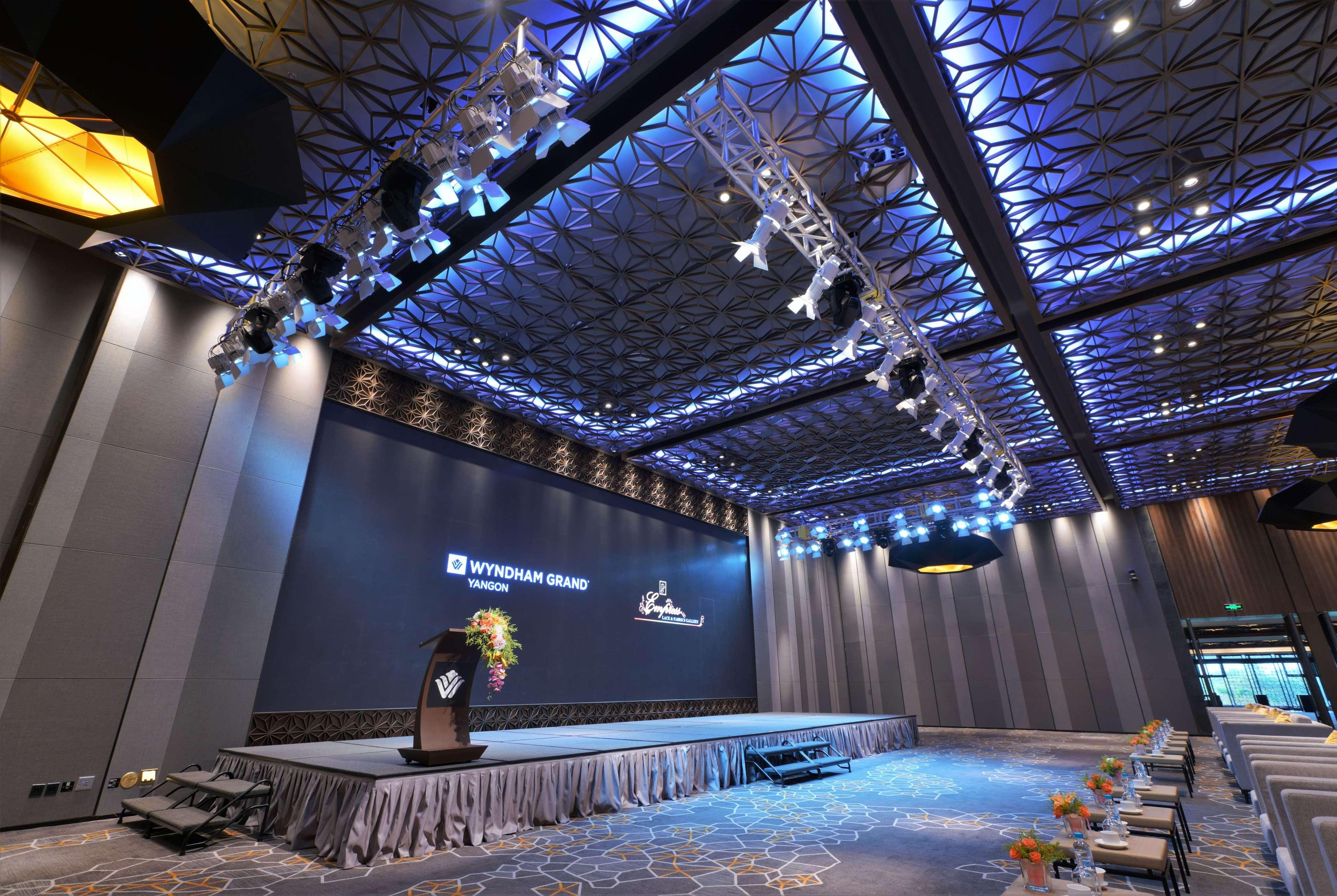 Wyndham Grand Yangon Hotel Bagian luar foto