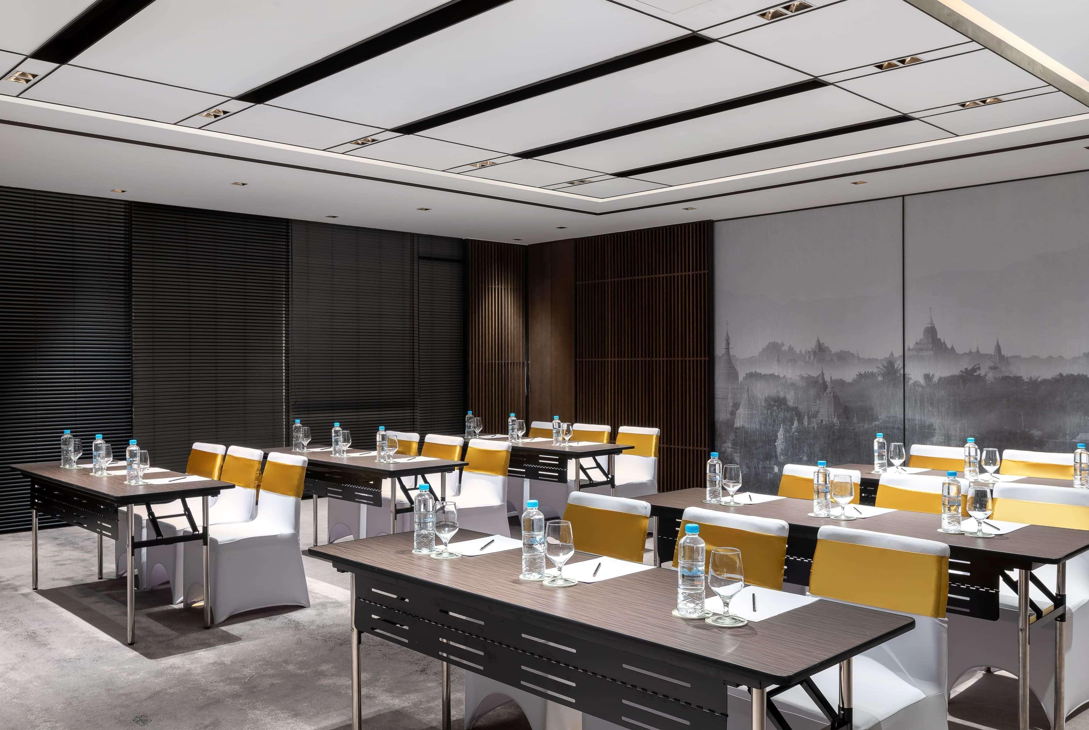 Wyndham Grand Yangon Hotel Bagian luar foto