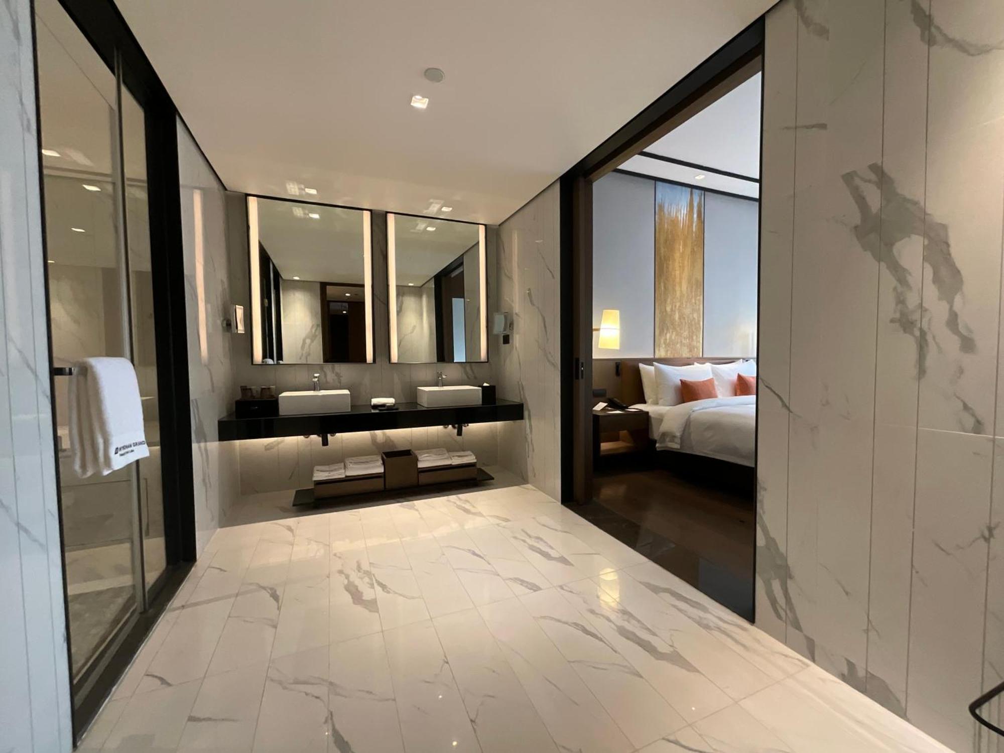 Wyndham Grand Yangon Hotel Bagian luar foto