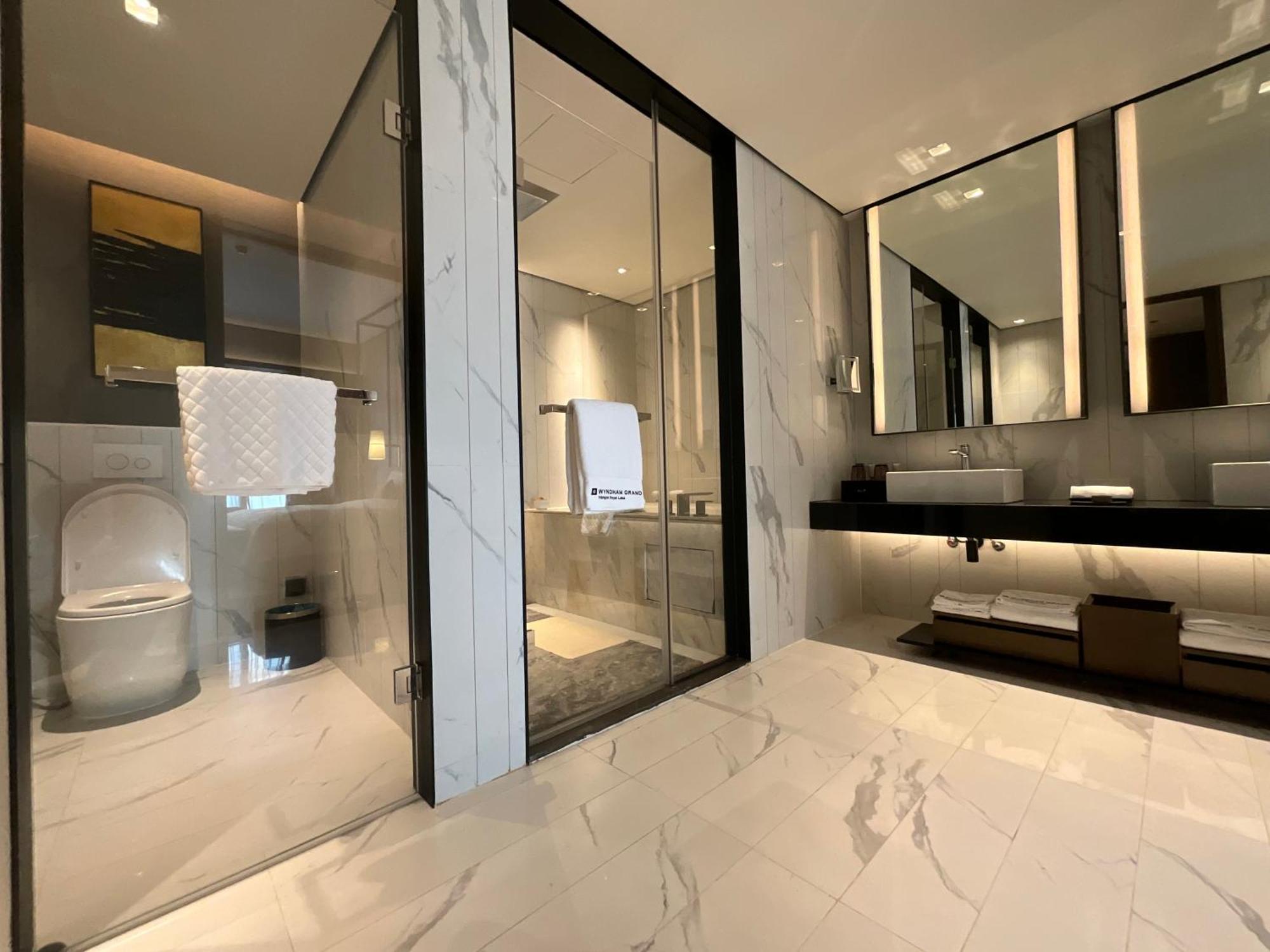 Wyndham Grand Yangon Hotel Bagian luar foto