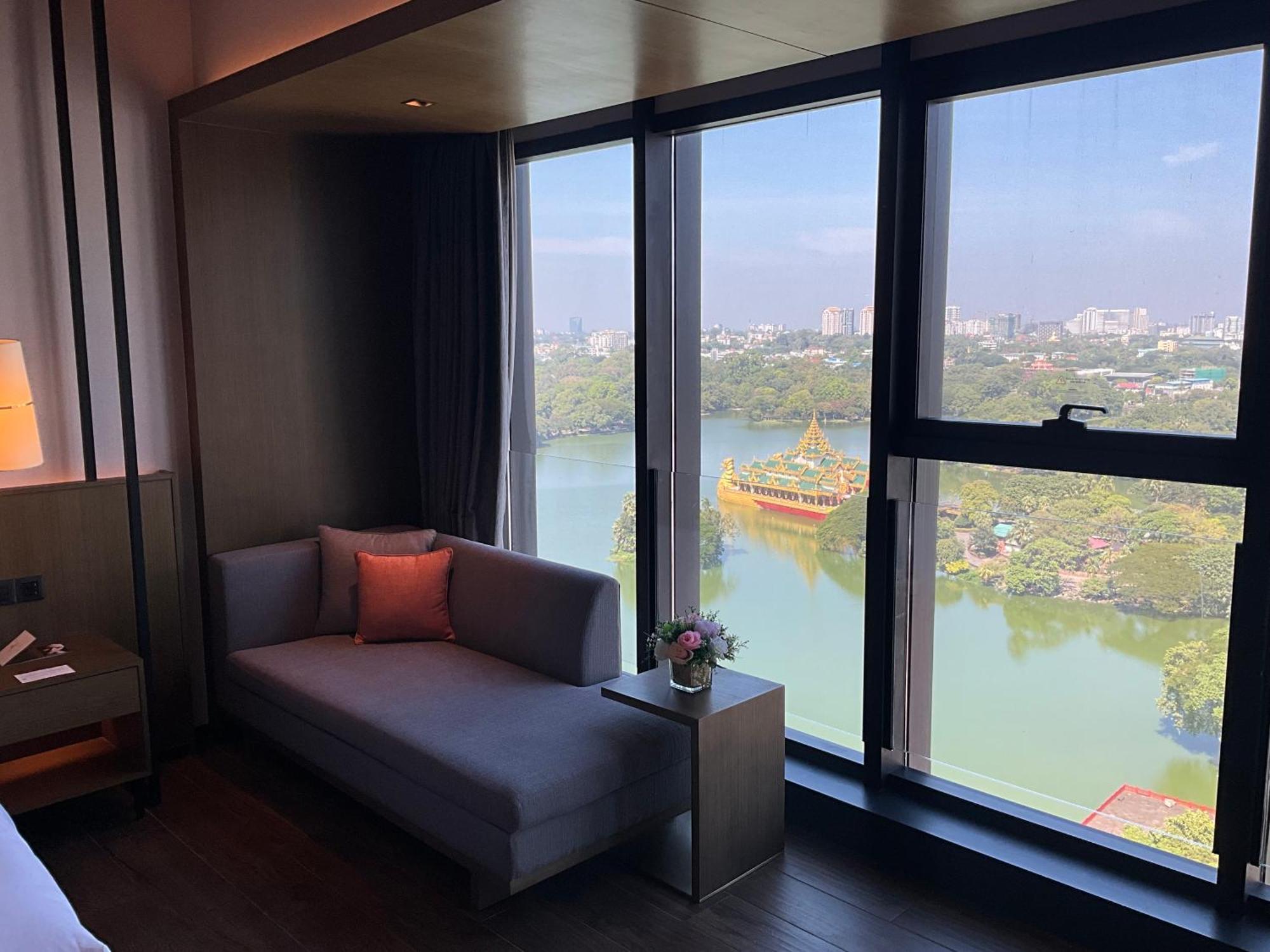 Wyndham Grand Yangon Hotel Bagian luar foto