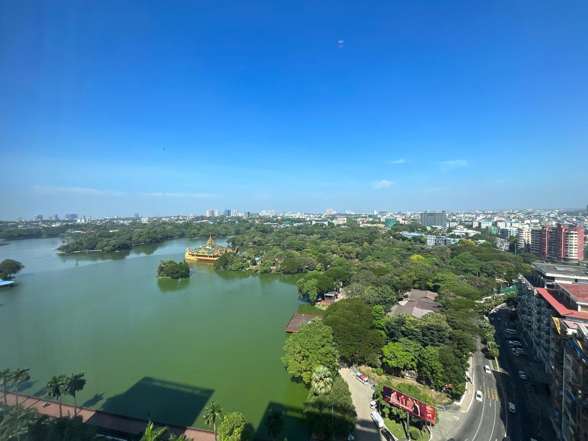 Wyndham Grand Yangon Hotel Bagian luar foto