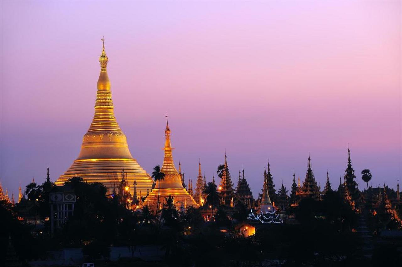 Wyndham Grand Yangon Hotel Bagian luar foto