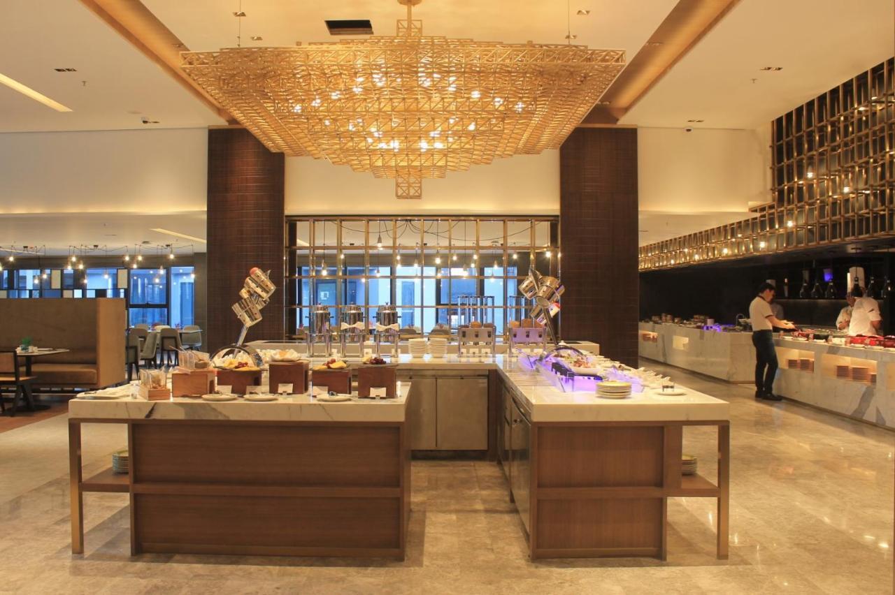 Wyndham Grand Yangon Hotel Bagian luar foto